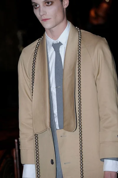 Look 77